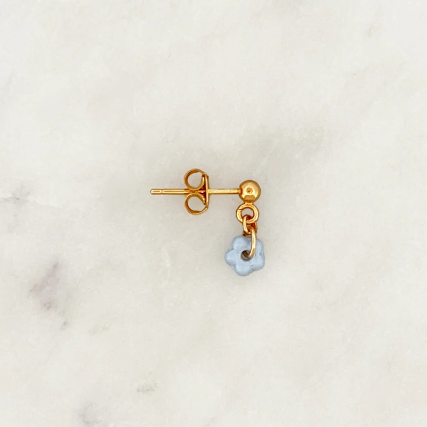 Earpin Blue Flower