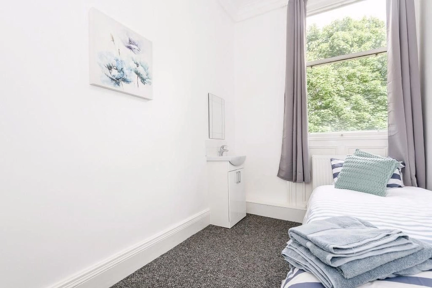 Room to rent in Fishergate Hill, Preston PR1, £375 pcm - Zoopla