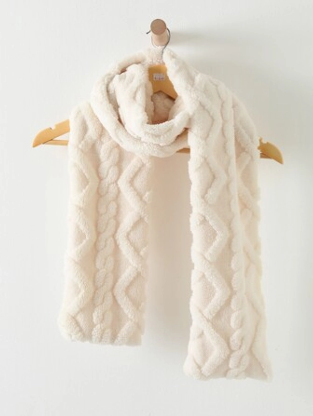 Cute 1pc Embossed Plush Scarf For Daily Women