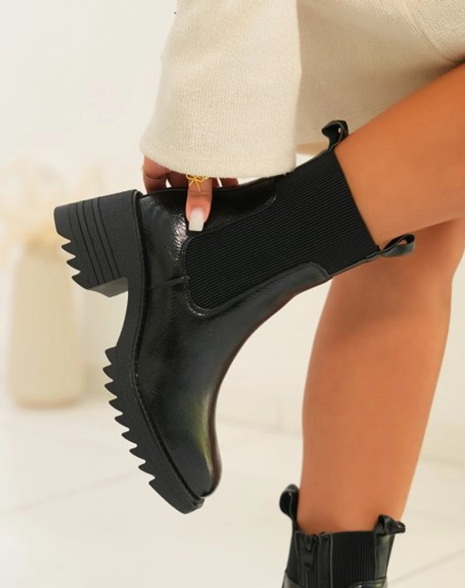 Bottines femme noires vernis effet chaussettes à semelle crantée