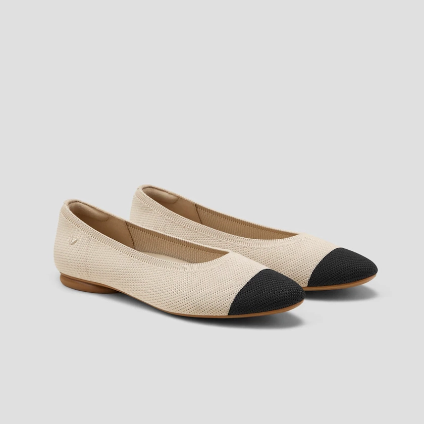 Tamia 2.0 Almond-Toe Ballet Flats in Almond & Black | VIVAIA