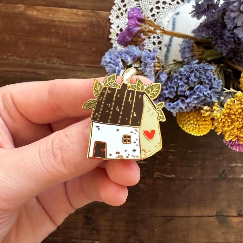 Enamel Pin "Cottage House"