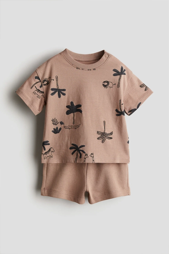 2-piece top and shorts set - Regular waist - Round neck - Brown - Kids | H&M GB