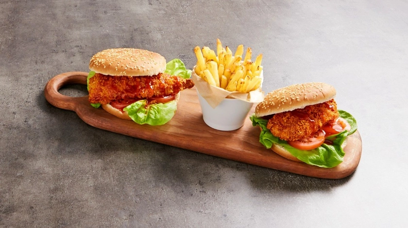 Zingy Chicken Burger | Fakeaway Recipes | MYPROTEIN™