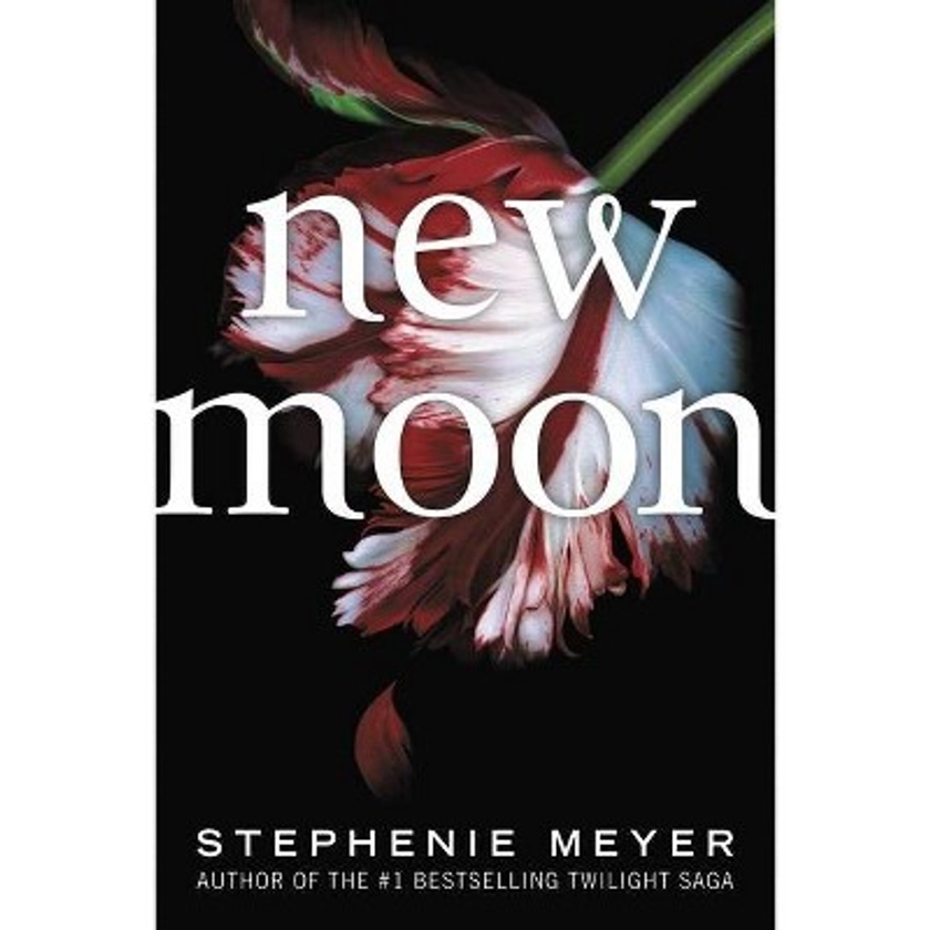 New Moon - (Twilight Saga) by Stephenie Meyer (Paperback)