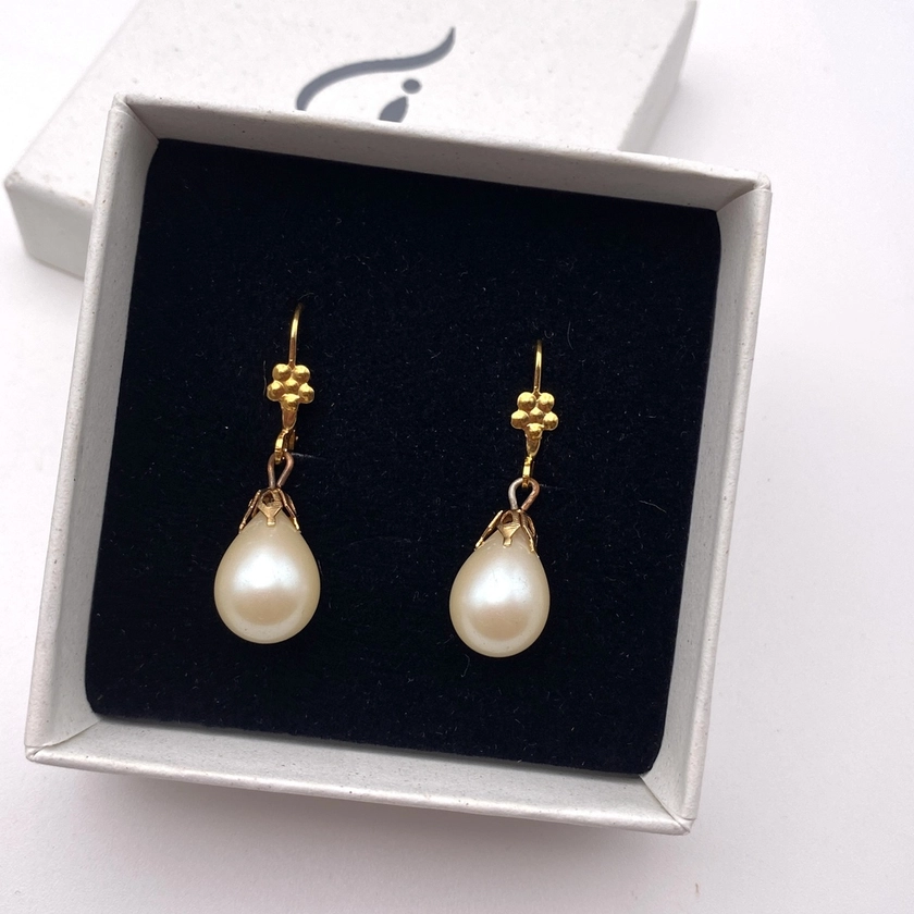 Boucles d'oreilles dormeuses et perles gouttes