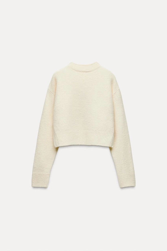 SOFT KNIT SHORT SWEATER