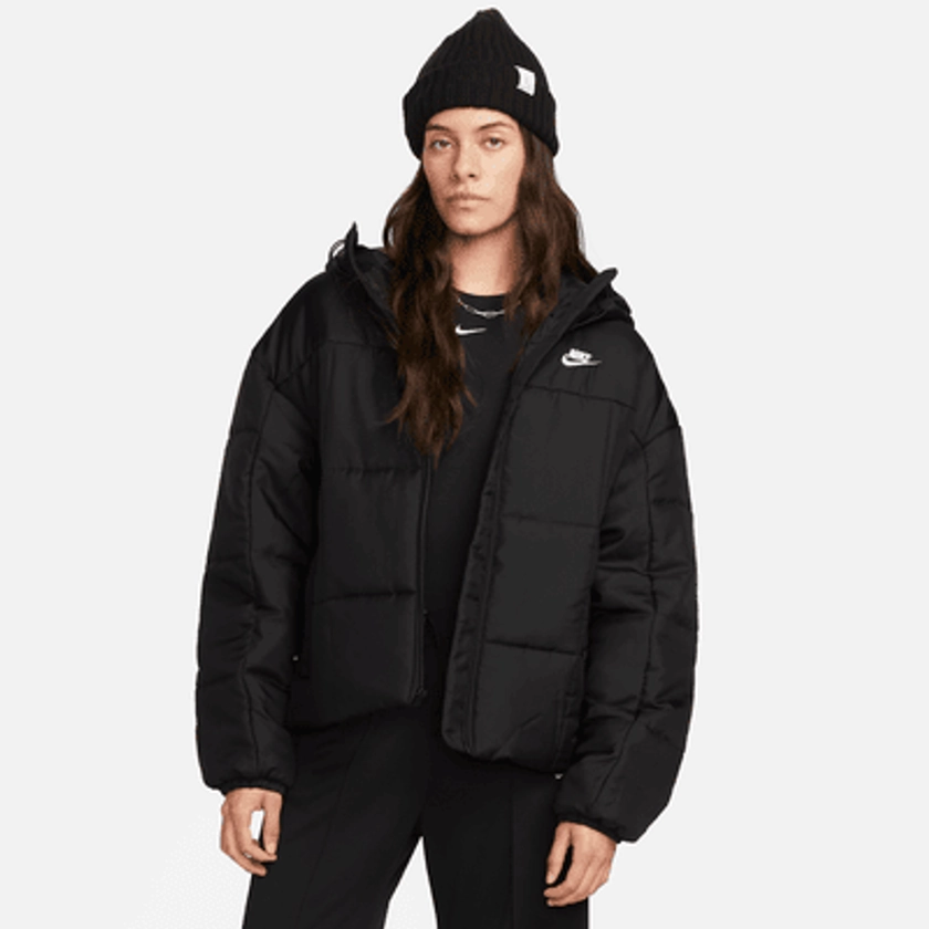 Veste à capuche ample Therma-FIT Nike Sportswear Classic Puffer pour femme