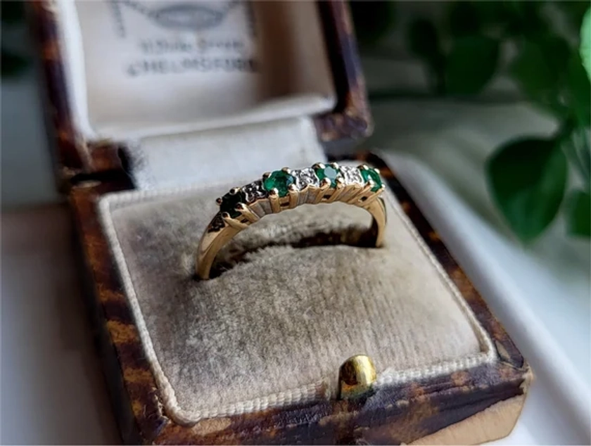 STUNNING Vintage 9ct Gold Emerald And Diamond Ring. 9ct gold emerald ring. Gold Diamond Ring (ref00x)