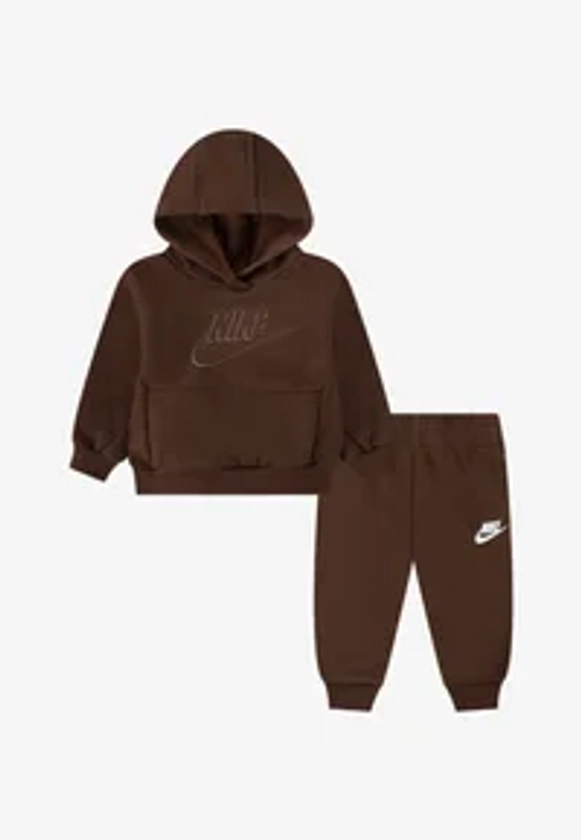 Nike Sportswear FUTURA WRAP PANT UNISEX SET - Trainingsbroek - cacao wow/lichtbruin - Zalando.nl