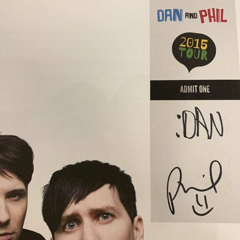 AMAZING BOOK IS NOT ON FIRE WORLD OF DAN AND PHIL HARDBACK SIGNED BY BOTH K11