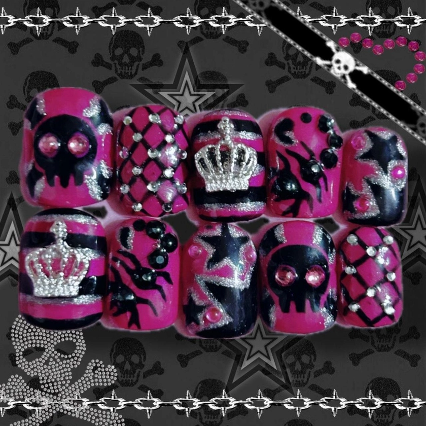 Hot pink skull bling y2k nails🖤☠️ Custom made...