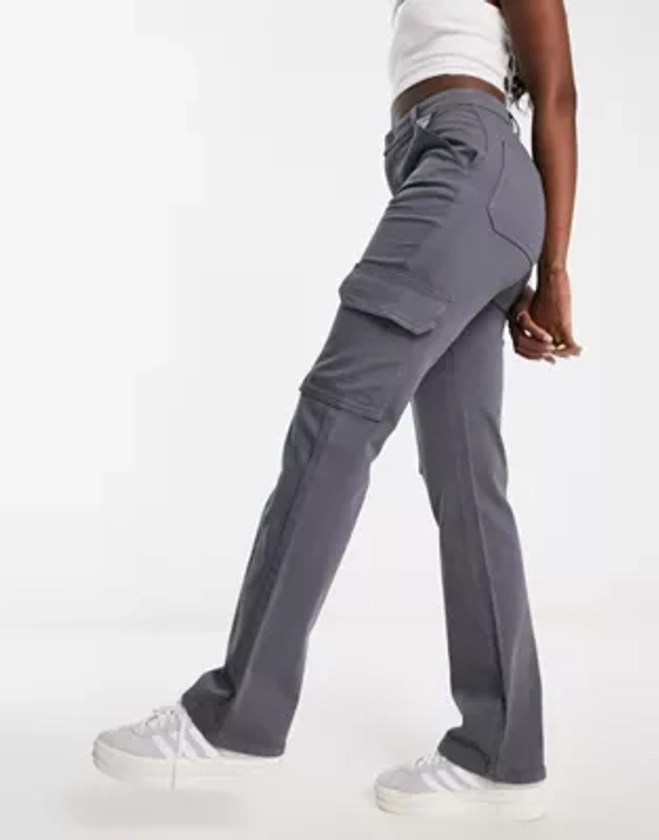 ASOS DESIGN - Pantalon cargo ajusté à poches - Gris