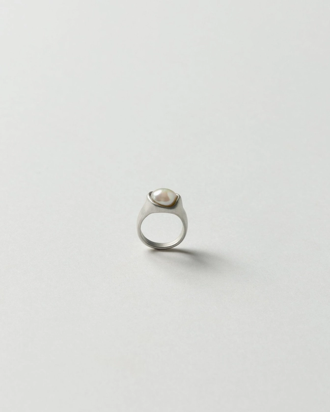 Mini Baroque Pearl Ring — Reut