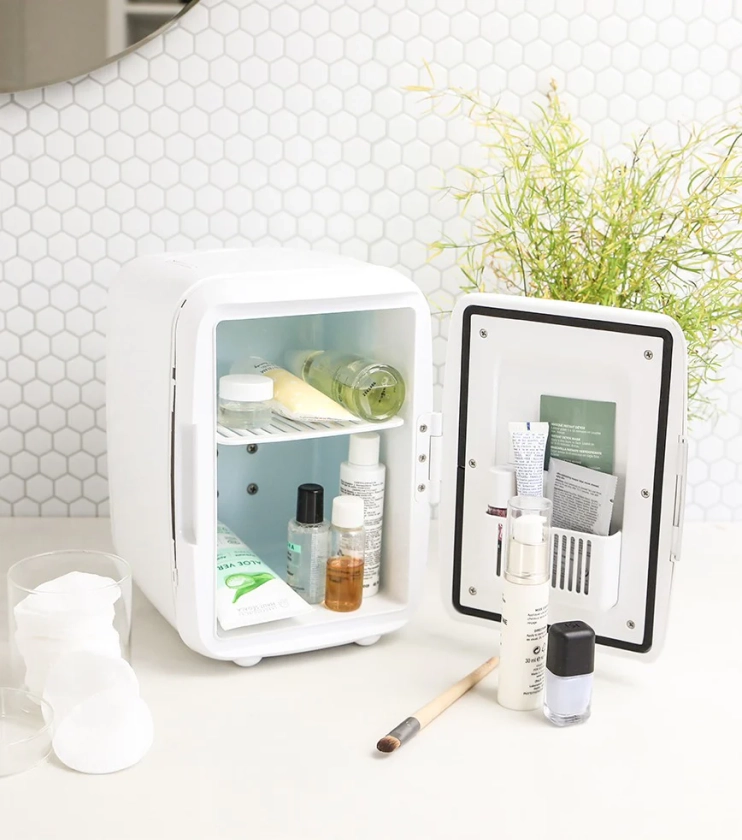 Mini frigo pour cosmétiques