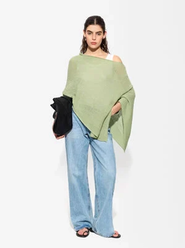 Knitted Cape Green | Parfois