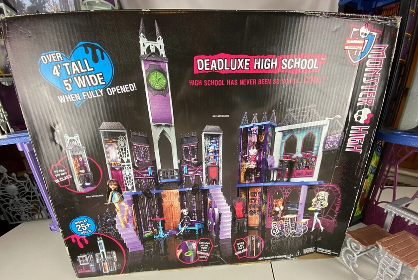 Monster High Deadluxe Haunted High School Playset Doll House Castle Incomplete