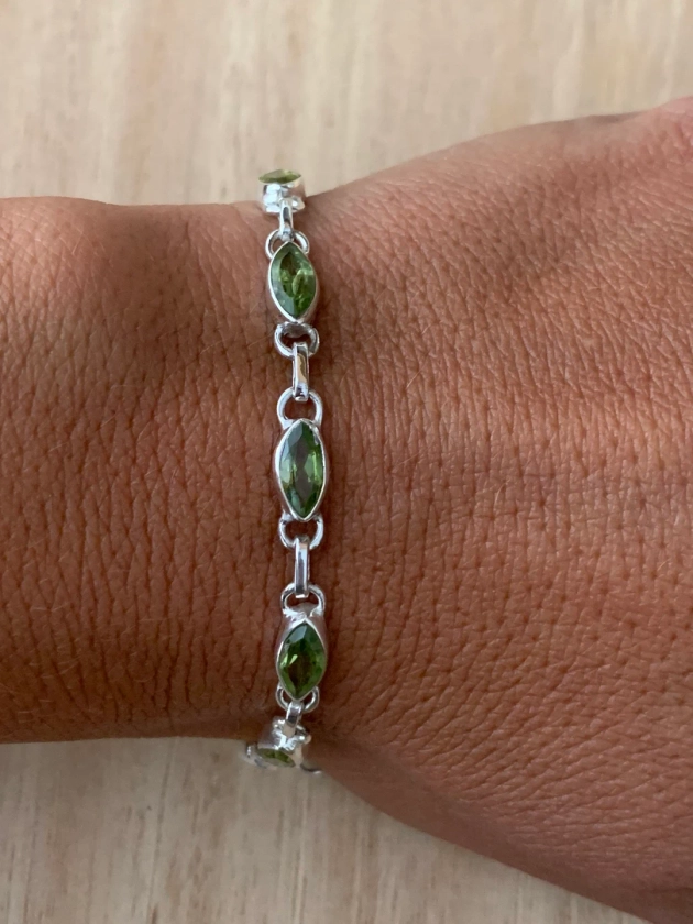 Peridot sterling silver bracelet, Faceted peridot bracelet, Chain faceted peridot bracelet, Green Peridot bracelet, august birthstone