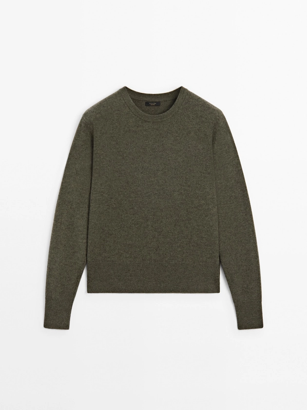 Pull à col rond en laine mélangée avec 5% de cachemire · Vison, Noir, Bleu, Gris, Vert, Cru · Pulls Et Cardigans | Massimo Dutti