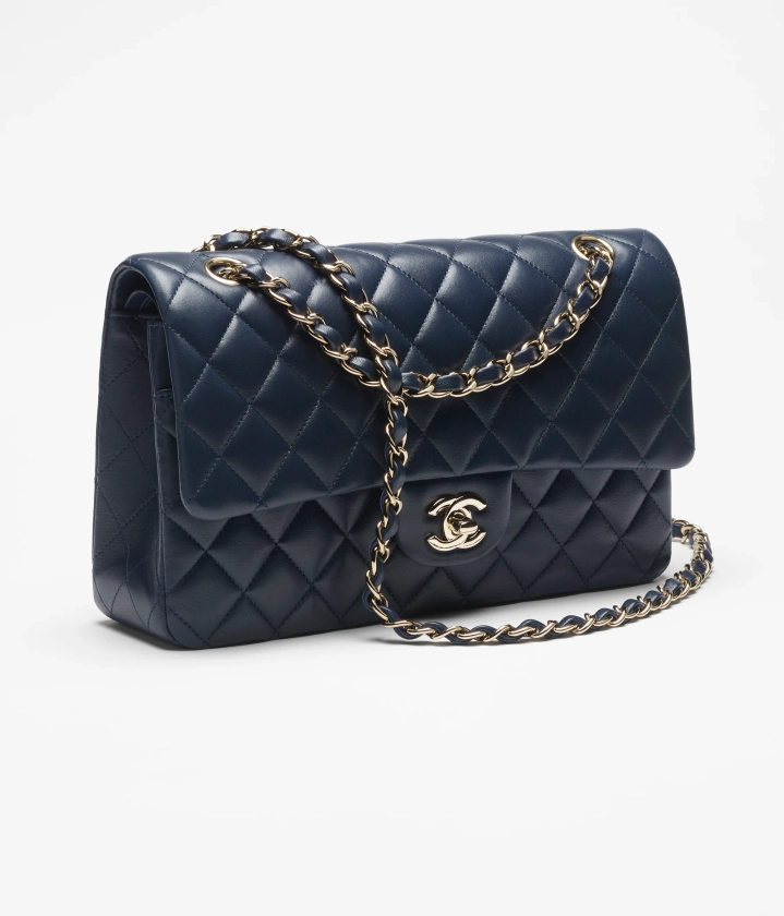 Sac classique 11.12, Veau grainé brillant & métal doré, bleu foncé — Mode | CHANEL