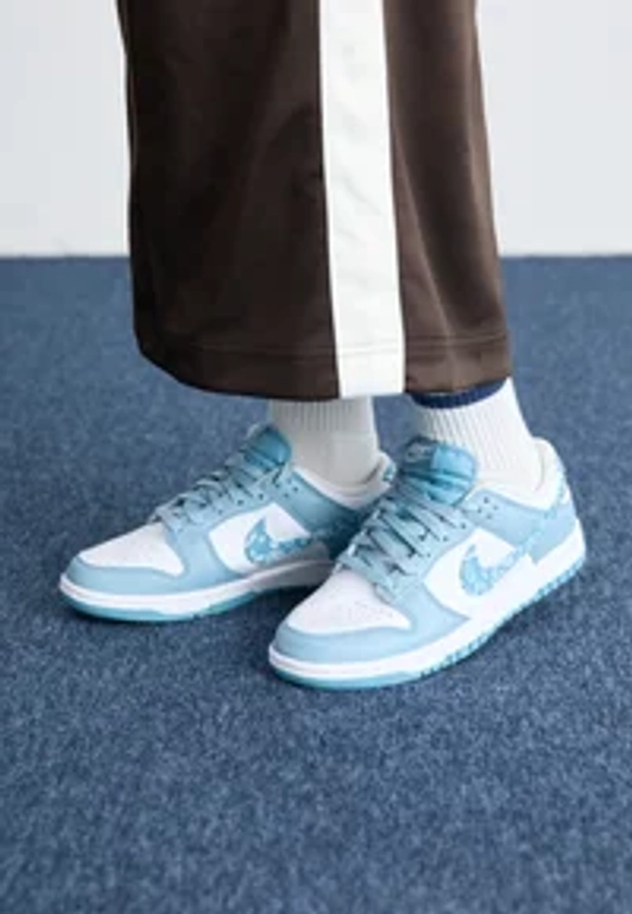 DUNK - Trainers - white/worn blue