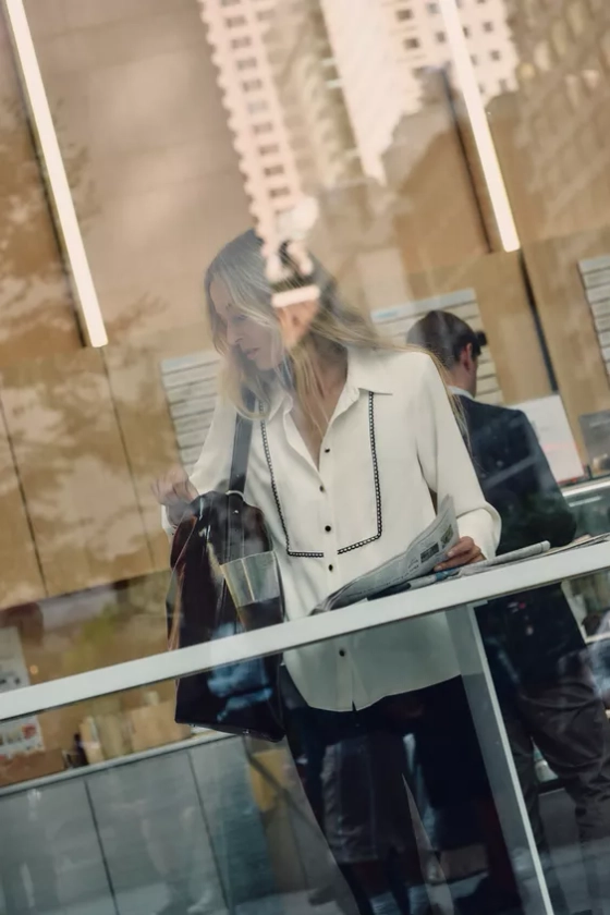 CHEMISE AVEC PASSEMENTERIE CONTRASTÉE