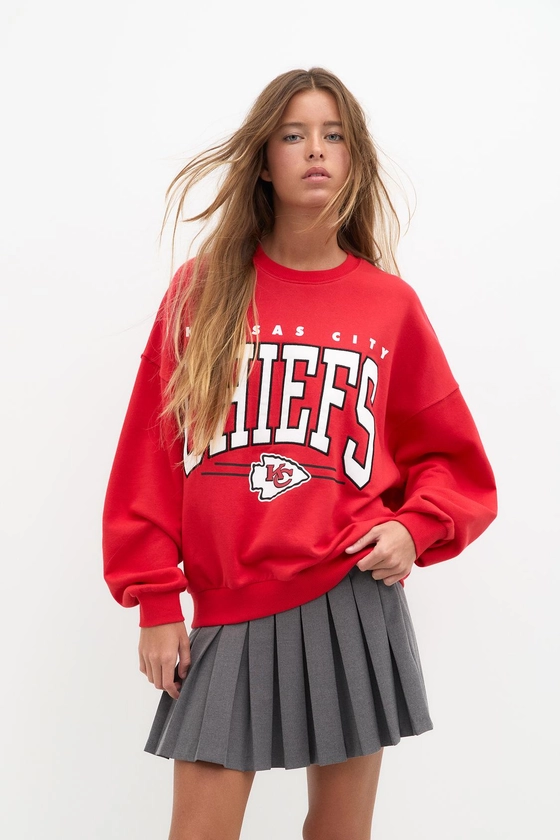 Red NFL Chiefs sweatshirt