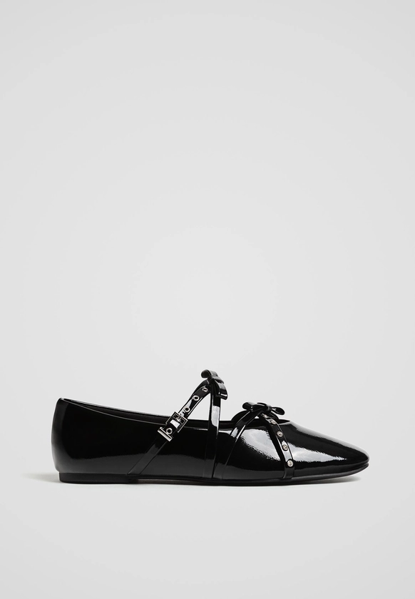 Ballerines avec brides et rivets - Toutes femme | Stradivarius France