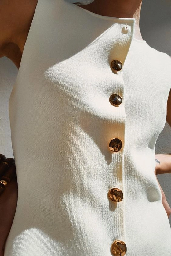 PLAIN KNIT WAISTCOAT WITH GOLDEN BUTTONS