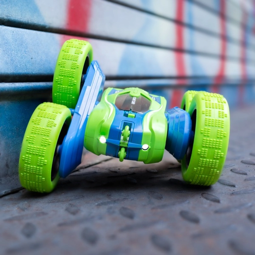 1:24 Spin n Stunt Radio Control Car in Green and Blue | Smyths Toys UK