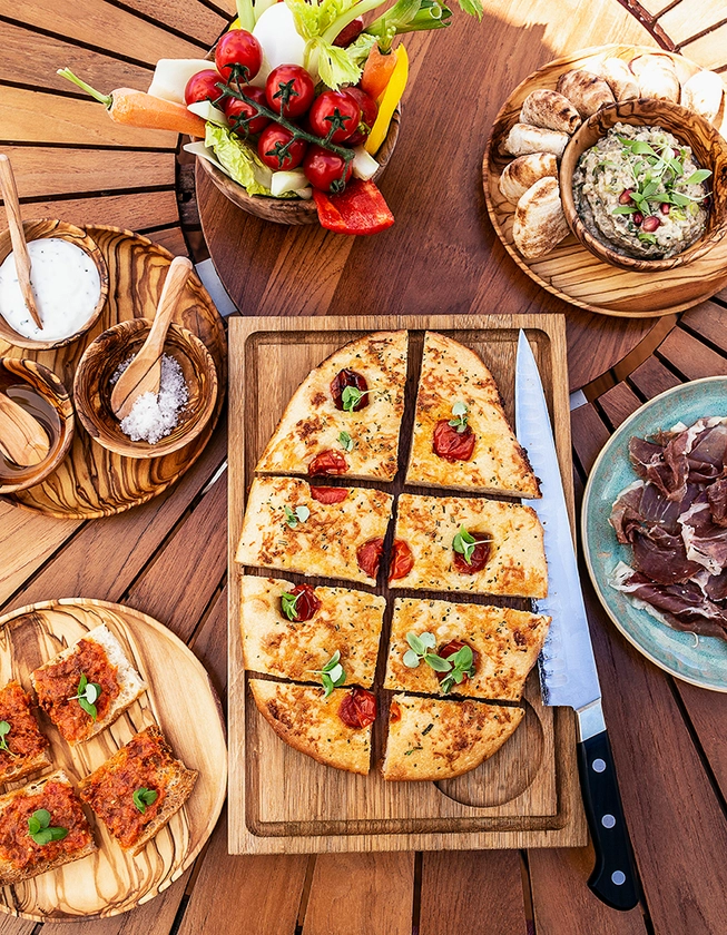 Focaccia aux tomates-cerises et romarin pour 4 personnes - Recettes - Elle à Table