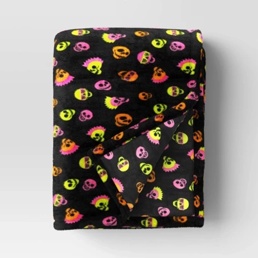 Skull Printed Plush Halloween Throw Blanket Black - Hyde & EEK! Boutique™: Recycled Polyester, Knitted, 50x60", Machine Washable