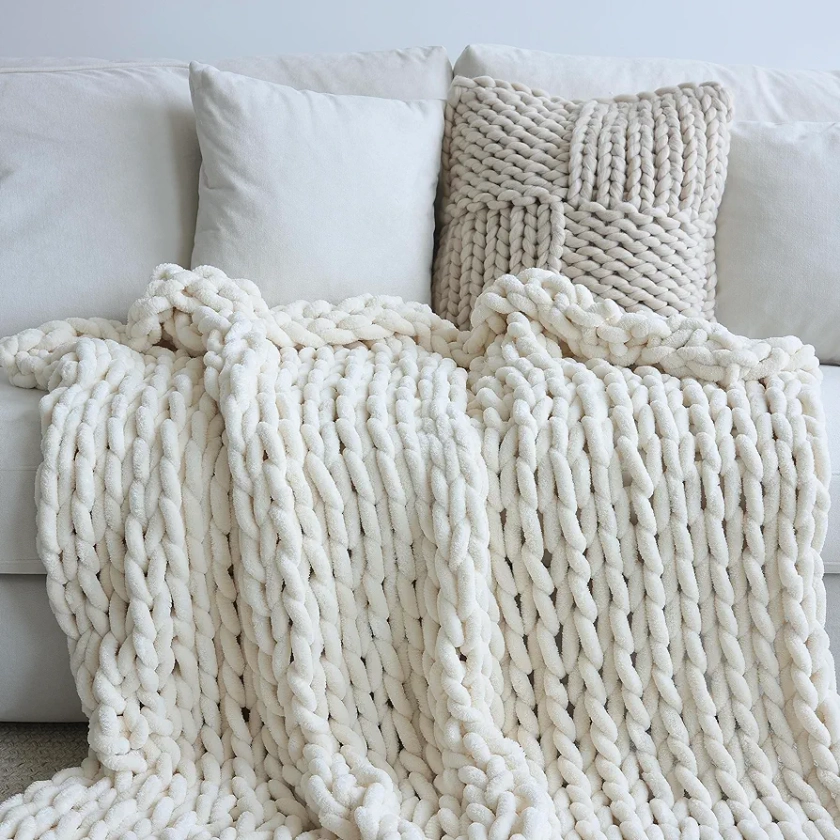 Chenille Chunky Knit Blanket Throw （30×40 Inch）, Handmade Warm & Cozy Blanket Couch, Bed, Home Decor, Soft Breathable Fleece Banket, Christmas Thick and Giant Yarn Throws, Cream