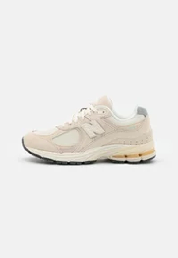 New Balance M2002 UNISEX - Baskets basses - calm taupe/beige - ZALANDO.FR