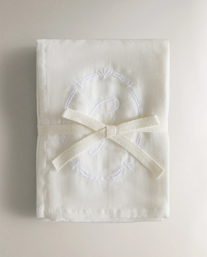 PACK OF CHILDREN’S MUSLIN CLOTHS WITH EMBROIDERED LETTER (PACK OF 2) | Zara Home United Kingdom