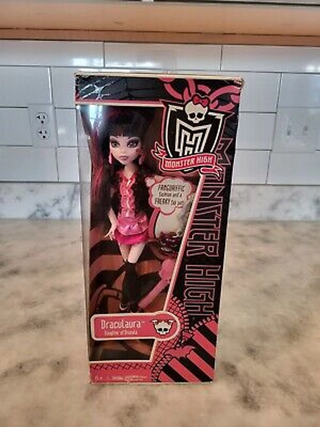 MONSTER HIGH KILLER STYLE DAY AT THE MAUL DRACULAURA DOLL MATTEL