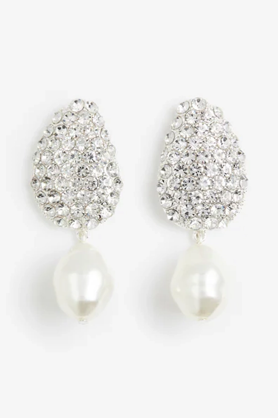 Boucles d’oreilles ornées de strass avec pendentif