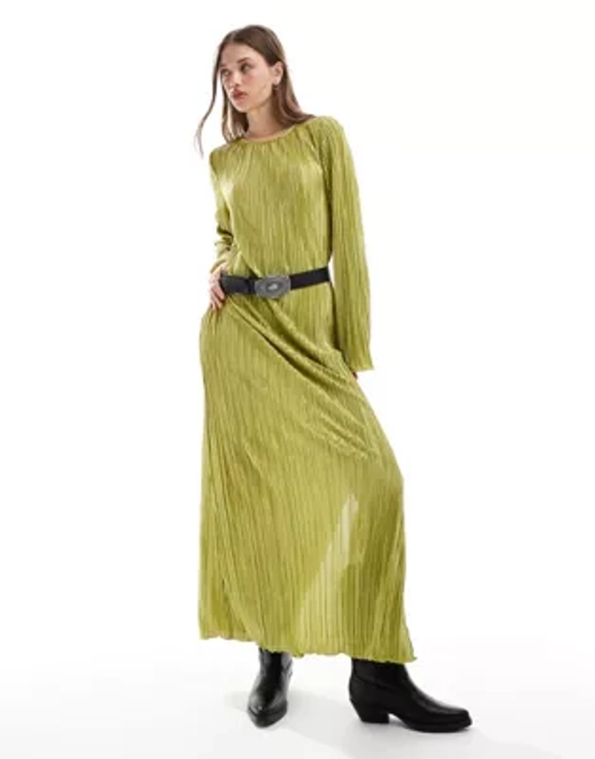 Pieces plisse maxi dress with side splits in green | ASOS