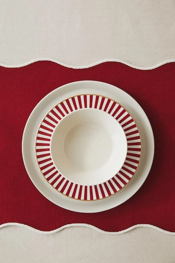 2-pack scallop-edged place mats