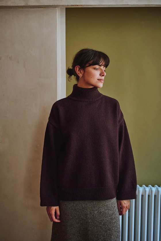 MICHELLE Lightweight Turtleneck Sweater in Merino Wool - Plum