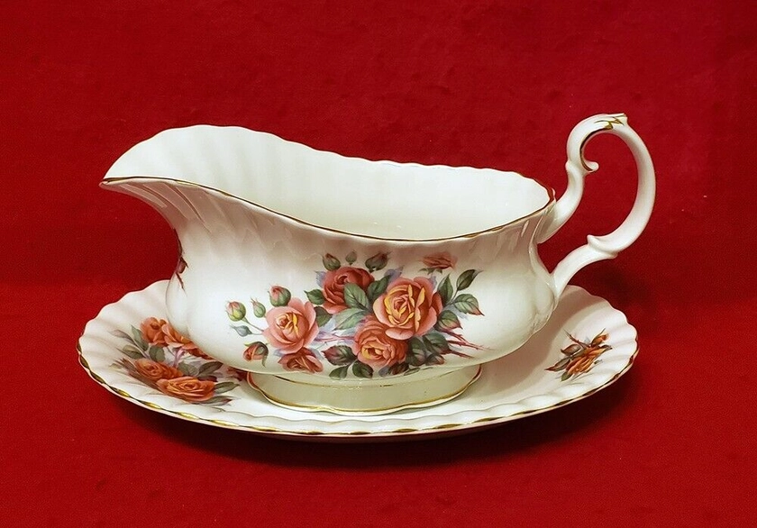 ROYAL ALBERT &#034;CENTENNIAL ROSE&#034; GRAVY BOAT WITH UNDERPLATE GOLD ENGLAND