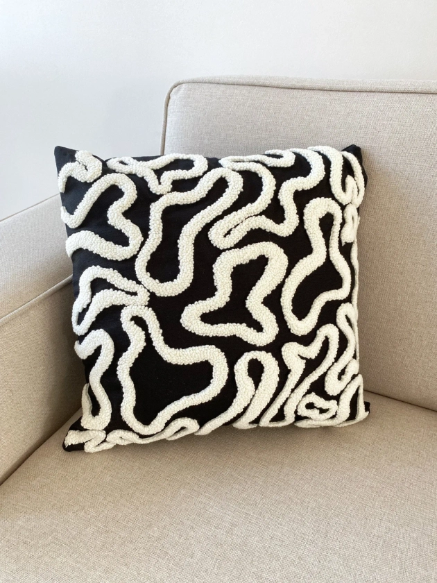 Groovy Punch Needle Pillow Cover,Cosy Decorative Embroidered Cushion Cover,Wavy Aesthetics,Black & White Rug Cushion,Abstract Throw Pillow