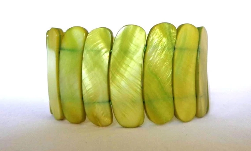 Vintage Bangle Bracelet Iridescent. Rich Tropical Colors, Vintage Jewelry, Exotic, Natural.