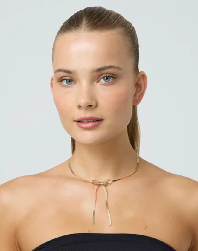 Statement Chain Bow Necklace in Gold | Glassons