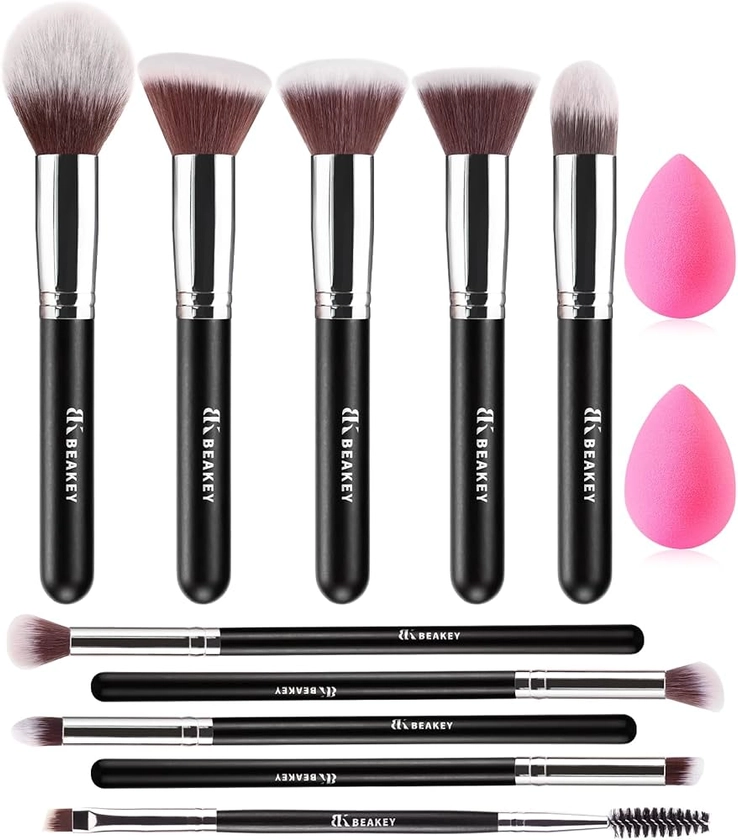 BEAKEY Pinceaux Maquillages Professionnel, Pinceau Maquillage Pour Fond de Teint Blush L'anti-cernes Fard à Paupières Poudre Libre, Avec Blender Eponge(10+2pcs, Noir/Argent)