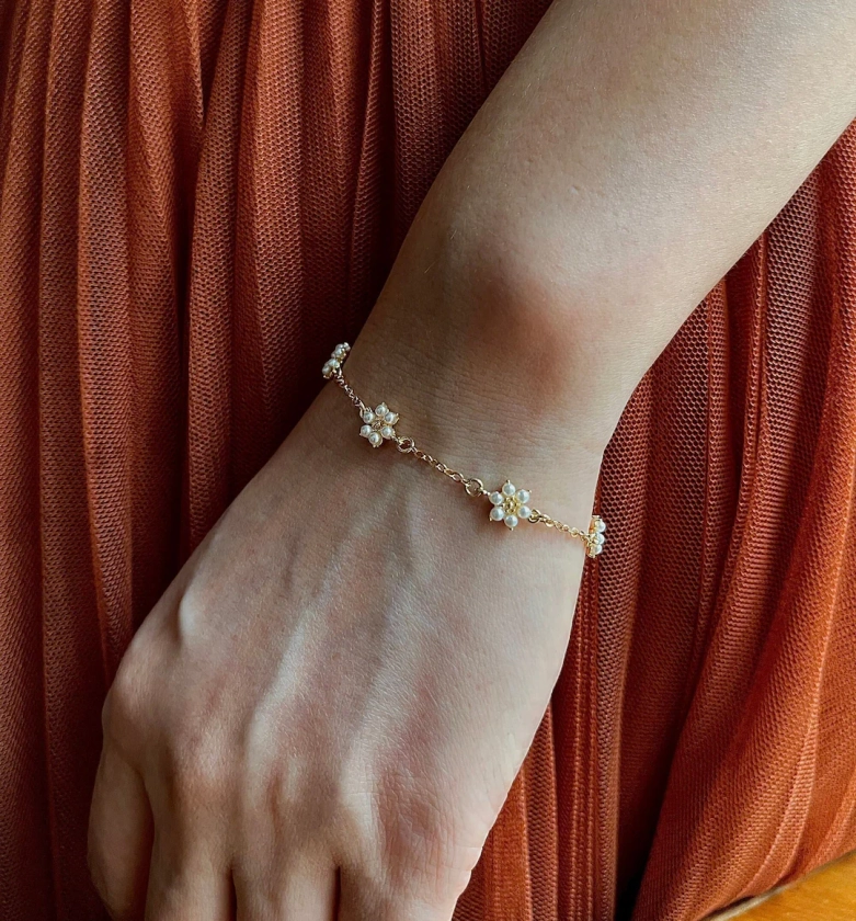 Pearl Bracelet, Pearl Flower Bracelet, Simple Bracelet, Bridesmaid Gift, Flower Girl Gift, Valentine's Gift, Dainty 14k Gold Bracelet - Etsy UK
