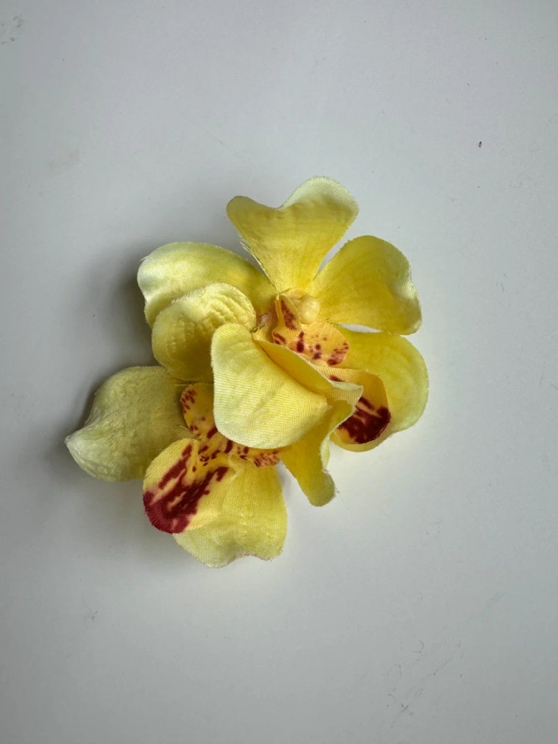 yellow mini orchid clip
