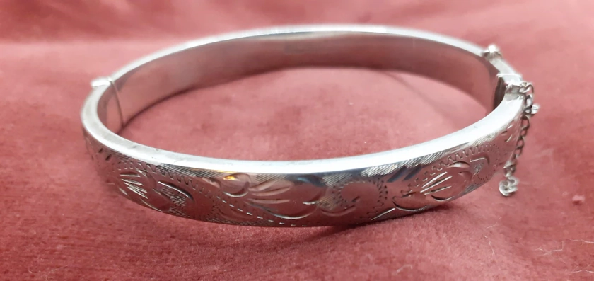 Vintage Hallmarked Silver Etched Hinged Bangle - Etsy UK