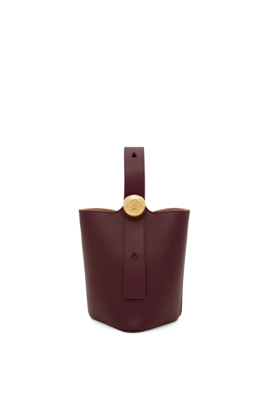 Mini Pebble Bucket en cuir de veau doux BORDEAUX FONCÉ - LOEWE