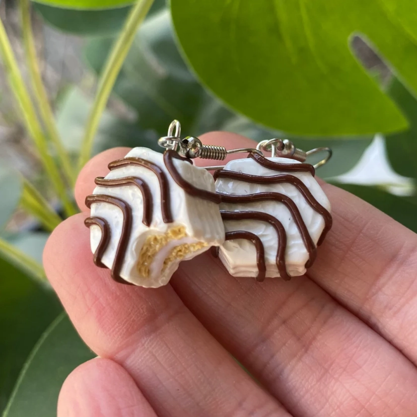 Zebra Cake Snack Earrings// Little Debbie Earrings// Handmade Polymer Clay Jewelry// Miniature Food// Birthday Cake Earrings - Etsy